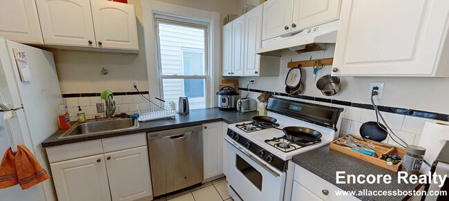 Building Photo - 378 Washington St Unit 2