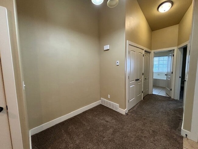 Photo - Maples LLC Unidad 143