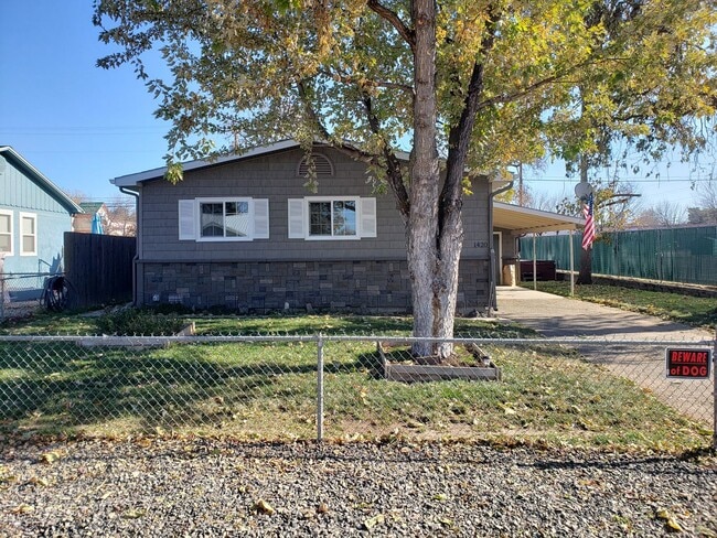 3 bedroom 1 bath *****Great location! - 3 bedroom 1 bath *****Great location! House