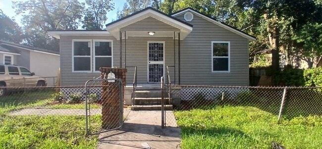 Building Photo - 1550 W 32nd St