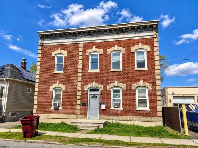 Building Photo - 98 E Centre St
