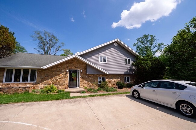 Building Photo - Short Term Rental Family Home