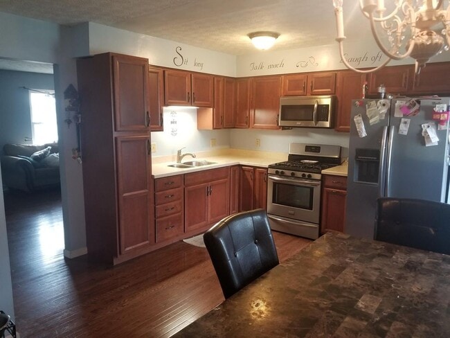 Photo - 738 Holly Rd