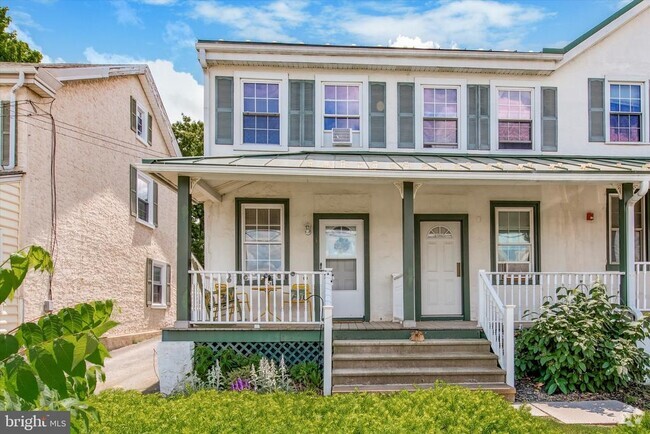 Building Photo - 20 S Village Ave Unit 1 Rental