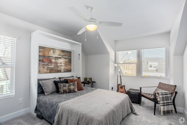 3BR, 3.5BA - 1,786SF