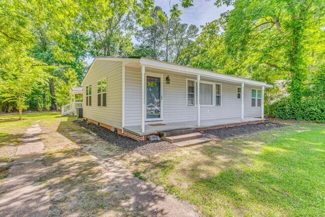 Photo - 208 E Columbus St