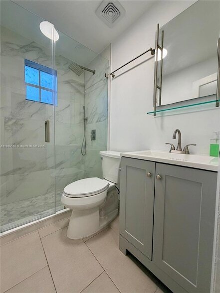 Building Photo - 361 SW 20th Rd Unit Cottage A