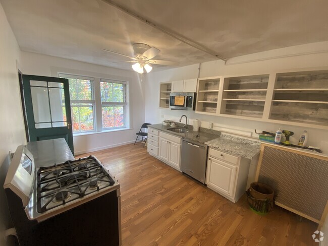 Building Photo - 15 Fairfield St Unit 6 Rental