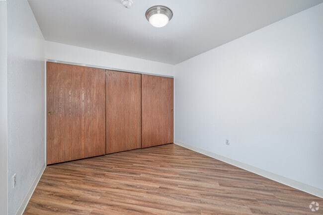 2BR, 1BA - 860SF - Bedroom