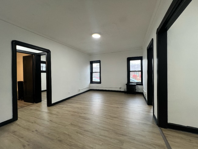 Photo - 1411 Roycroft Ave