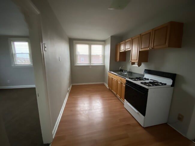 Kitchen - 4444 Loring St Unit 2fl