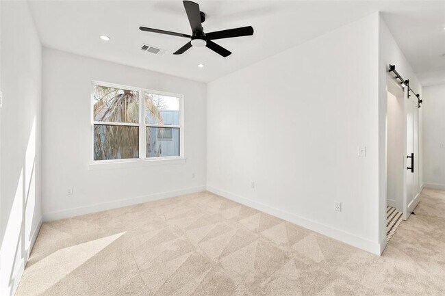 Photo - 1500 Sylvan Glade
