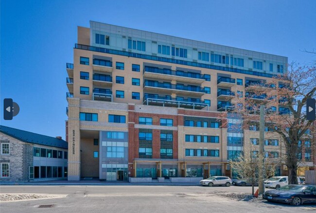 Building Photo - 652 Princess St Unit 925