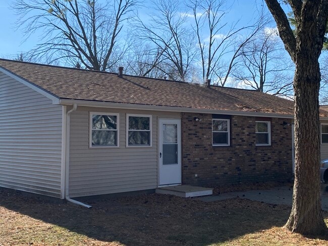 Photo - 1603 Queens Way