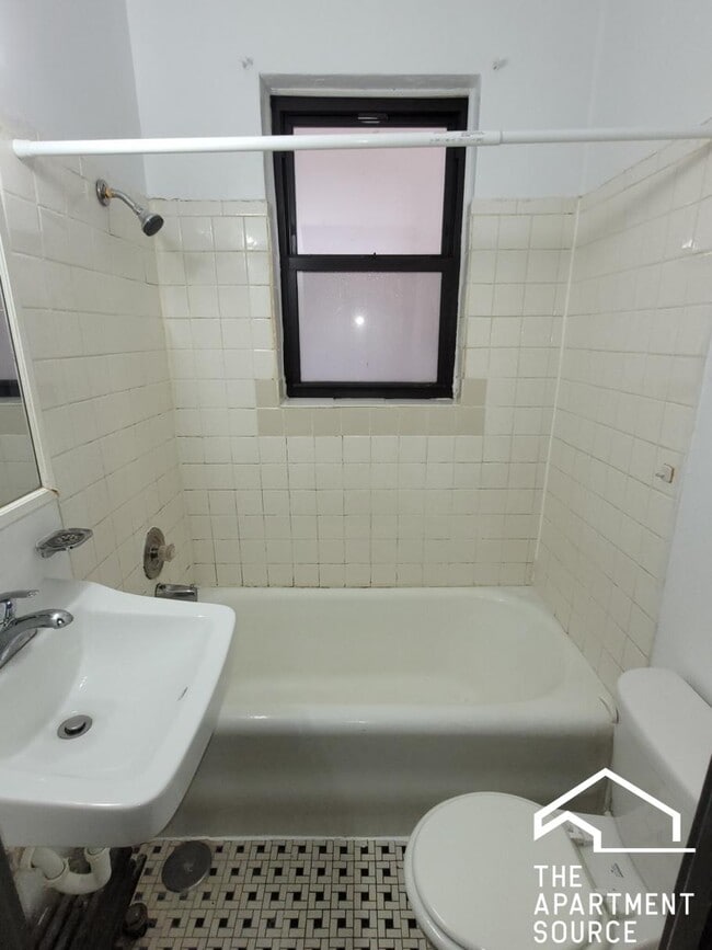 Photo - 948 W Cuyler Ave Unit 302