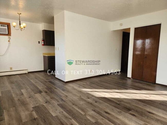 Building Photo - 285 Villa St Unit 287