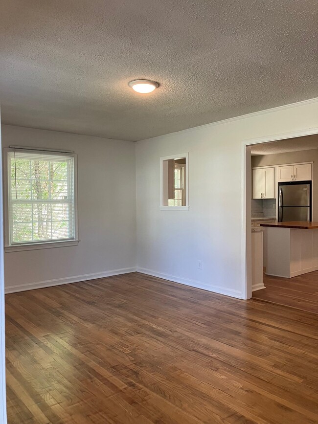 Photo - 3815 Vanuys Rd