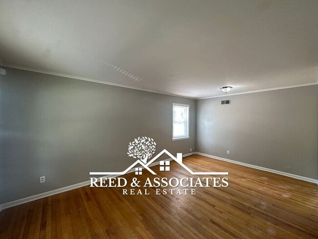 Photo - Spacious 4 Bedroom with Large Backyard!