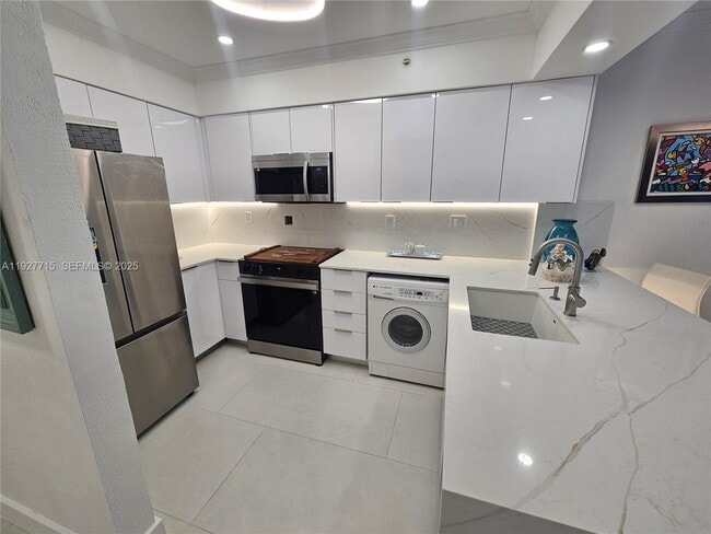 Photo - 2501 S Ocean Dr Unidad L17 (available Dec 9)