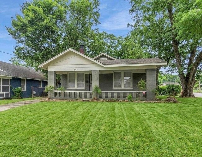 Building Photo - 342 N Claybrook St
