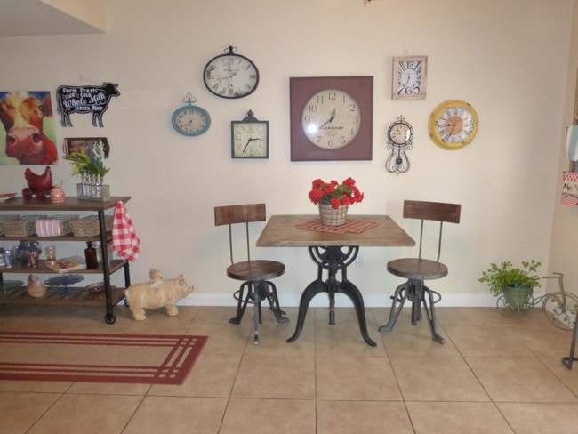 Zona de comedor - 370 1425 N St