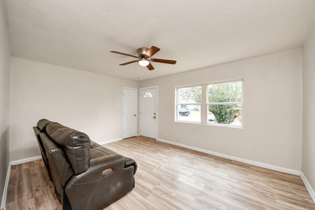 Photo - 10506 Sierra Dr