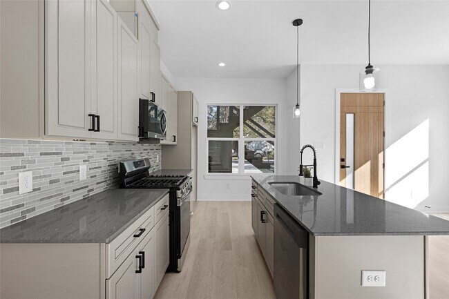 Photo - 7905 Cora St