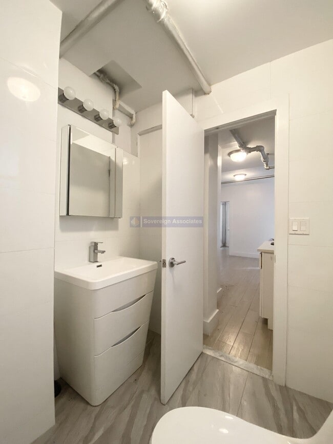 Photo - 22 St Nicholas Pl Unit B3