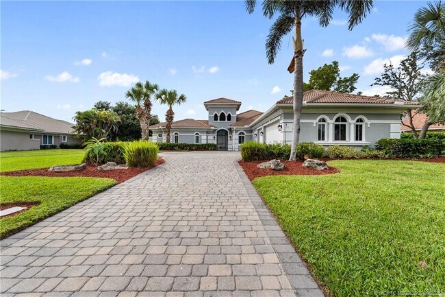 Photo - 872 SW Squire Johns Ln