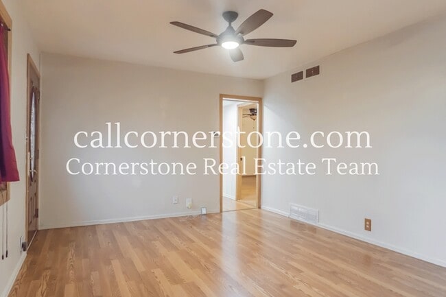 Photo - 411 E Cheyenne Rd