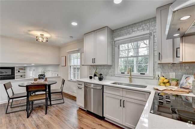 Building Photo - 1450 Cedarhurst Dr Rental