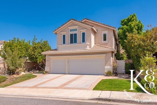 Building Photo - Magnificent 5 Bedroom Home in Desirable Oa...