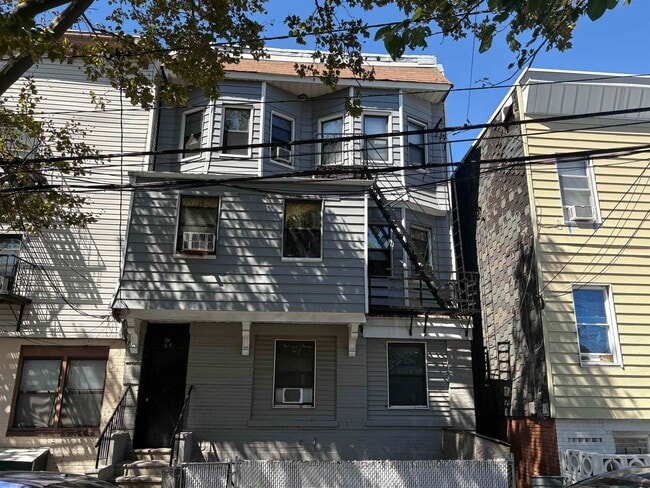 Photo - 33 Emerson Ave Unit 6