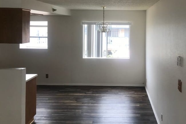 Building Photo - 13707 Cerise Ave Unit 4