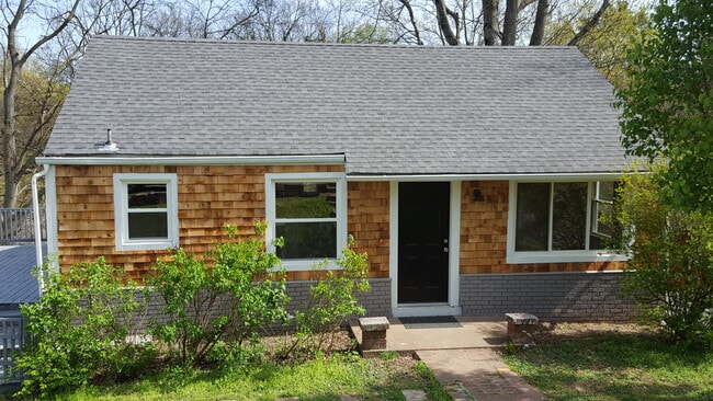 Building Photo - 331 Tamworth Dr