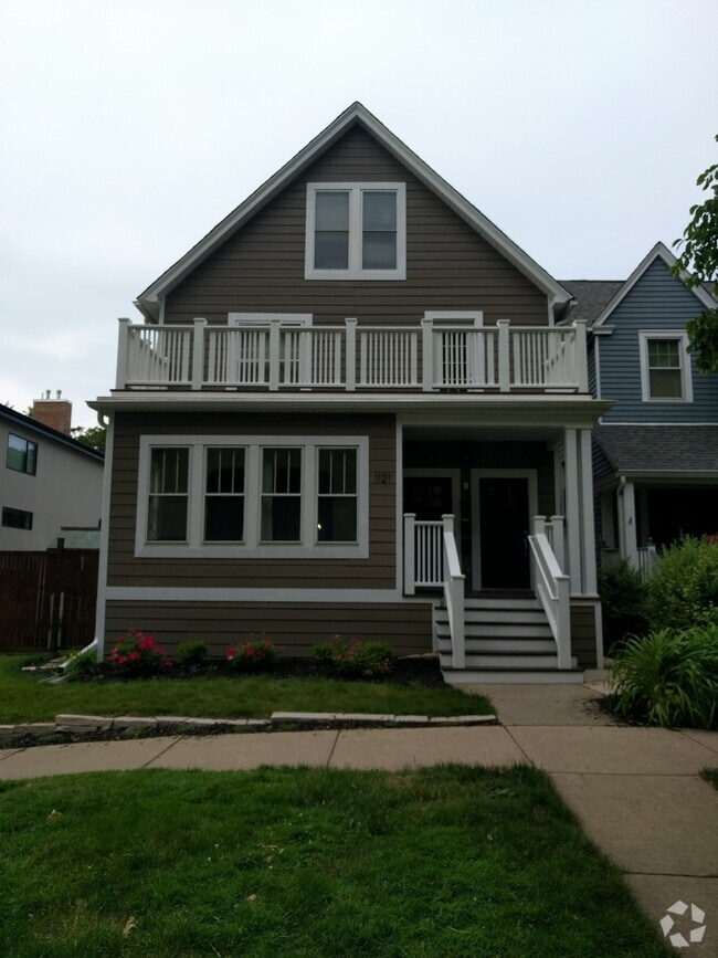 Building Photo - 1121 Leonard Pl Unit 2 Rental