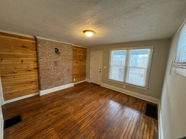 Photo - 151 E Woodrow Ave