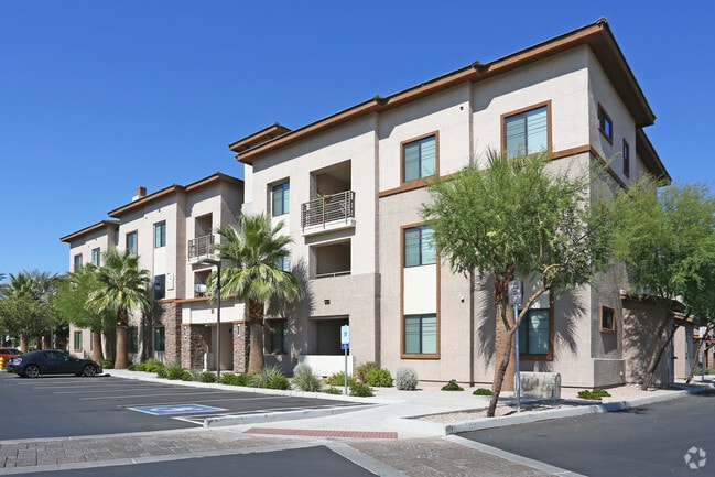 Building Photo - Redstone at SanTan Village Rental