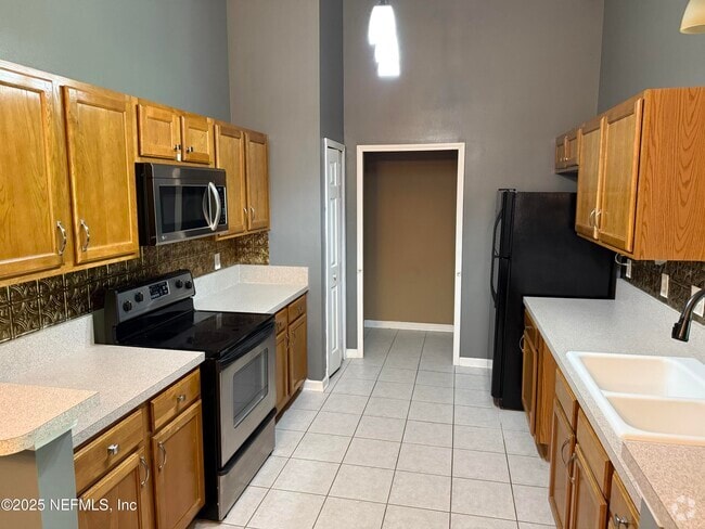 Building Photo - 7920 Merrill Rd Unit 914 Rental