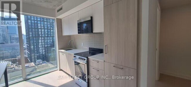 Photo - 65 Mutual St Unit 1904