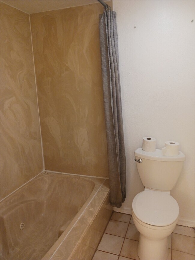 Photo - 921 Marine Dr Unidad 116