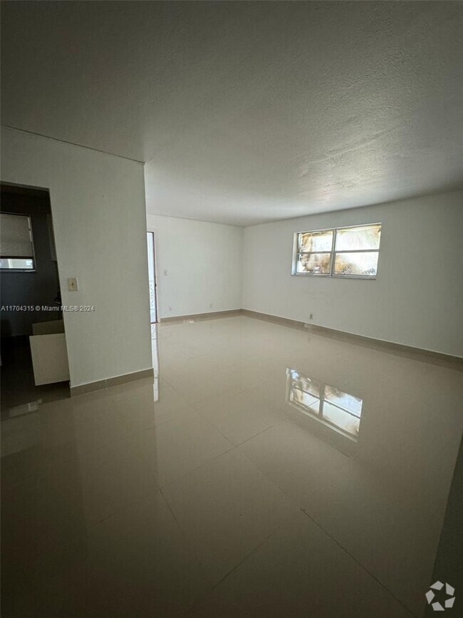 Building Photo - 1 bedroom in Hallandale FL 33009 Rental