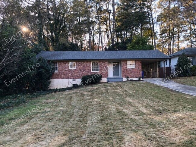 Building Photo - 1915 Fairway Cir NE Rental