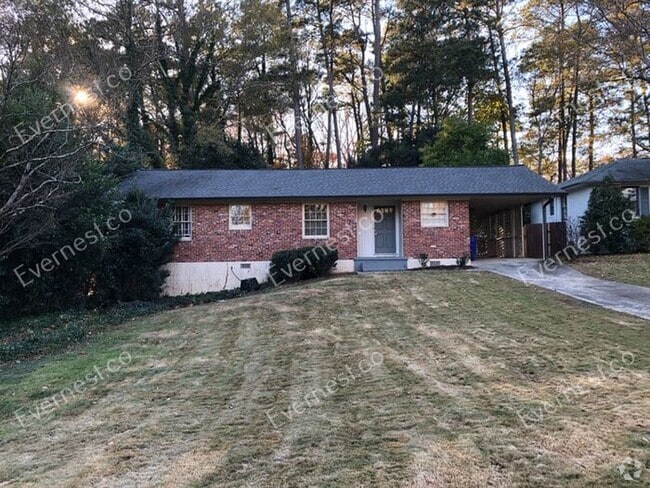 Building Photo - 1915 Fairway Cir NE Rental