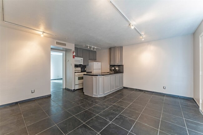 Building Photo - 420 W Alabama St Unit 10