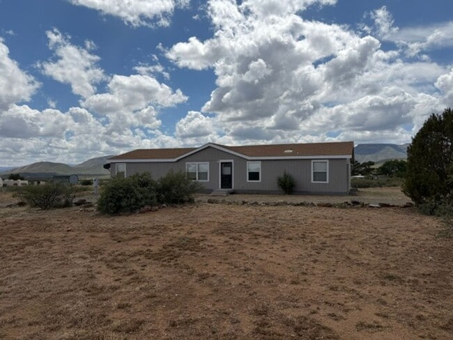 Building Photo - ***4 BEDROOM/2 BATHROOM IN DEWEY***