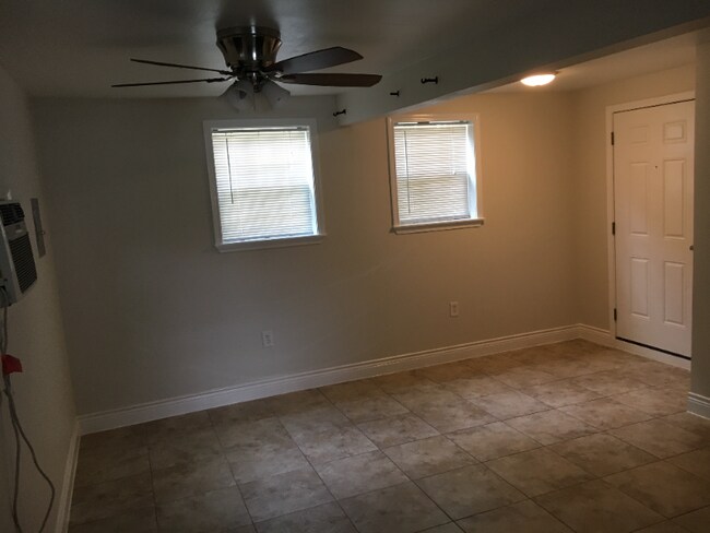 Photo - 3500 Garrott St Unidad 3500 Garrott Apt. 9