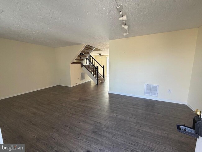 Photo - 4715 Still Pl