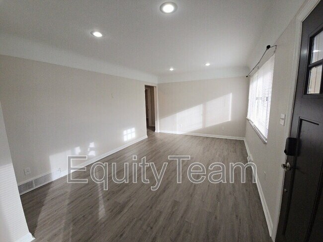 Photo - 5462 Joey Terrace