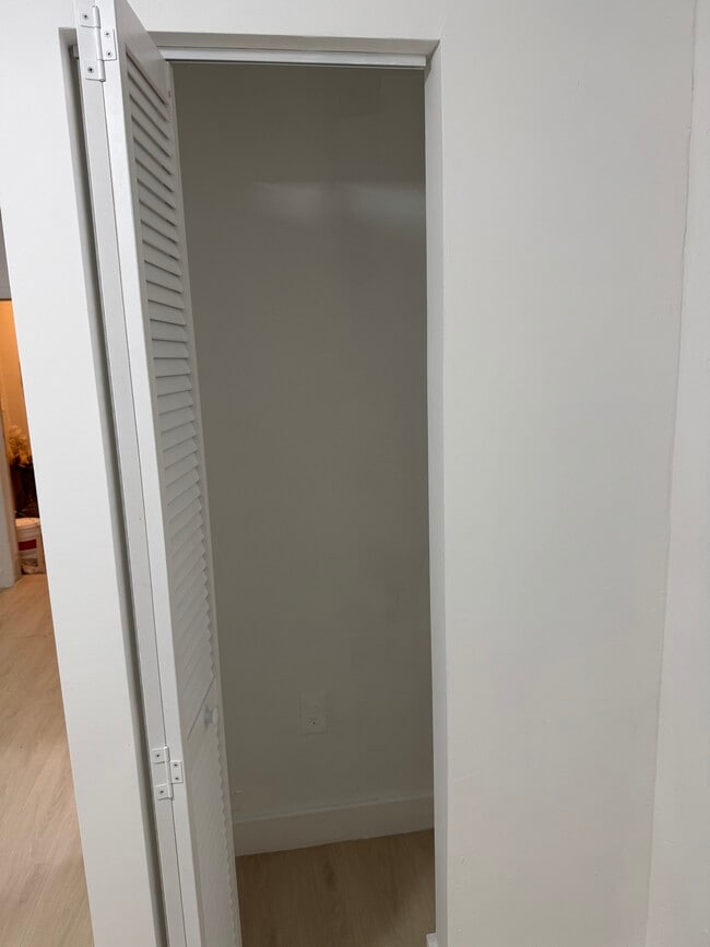 armario - 4521 SW 5th Ter Unidad 4521efficiency#2